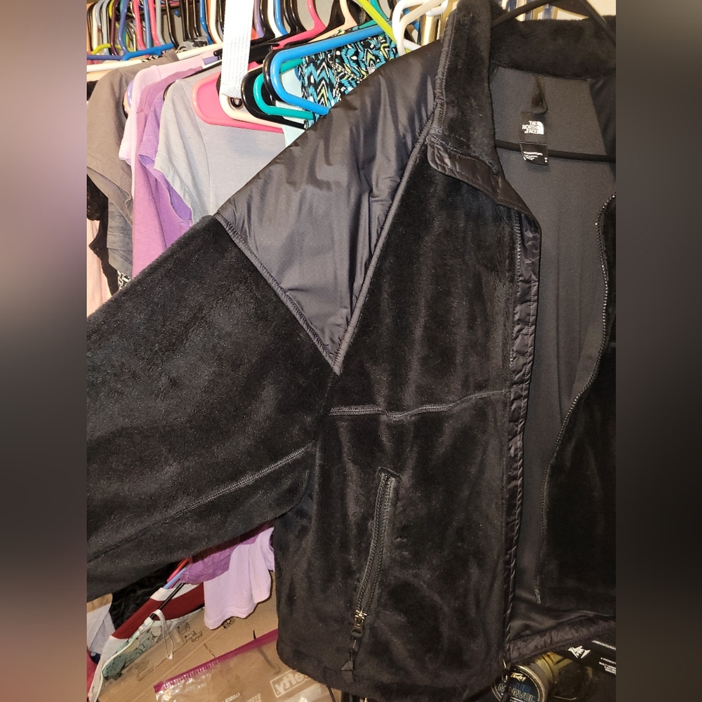 The North Face Black Fleece Jacket - Picture 5 of 5